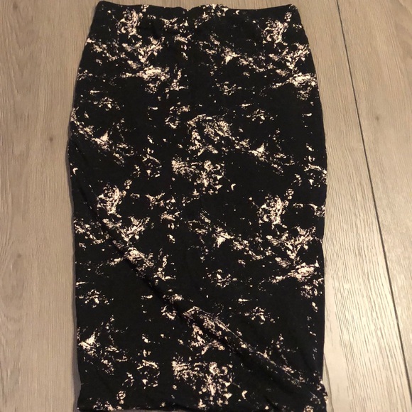 Midi skirt with a marble print. - Picture 1 of 4